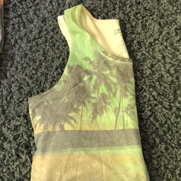 Tank tops - Picture 3 of 8